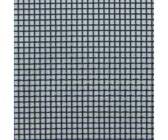 網戸張替え用防虫網 スーパースリム 26メッシュ 91cm×2m ブラック 縦長の黒い防虫網がパッケージから取り出され、周囲に軽くたなびく様子