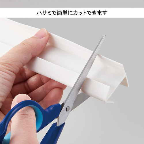 すき間パッキン　すきまパッキン50cmタイプ　2本入り 透明なプラスチックパッキンが横に並べられ、端に滑り止めのテクスチャが見える状態