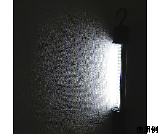 AC100V/60灯 作業灯/LED(5mコード付) 明るいLEDライトが付属の5mコードとともに置かれている状態