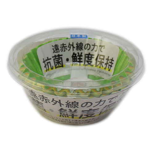 おかずカップ　抗菌おかずケース　54枚入り　8号 透明の防水性ケースが多数並んでいる様子