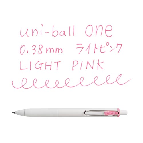 ユニボールONE　0.38mm　ライトピンク パッケージの正面がしっかり見える状態で、ライトピンクの色合いが際立っている。