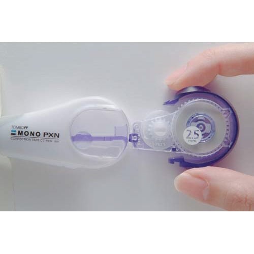 修正テープモノPXN本体 幅2.5mm 5個 正面からのアングルで並んだ5個のパッケージ