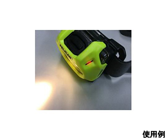 [単4x3本] ヘッドライト/LED(防爆構造/高演色/黄 明るい黄色の本体が目を引く、高さのあるヘッドライトが横向きで置かれている状態。
