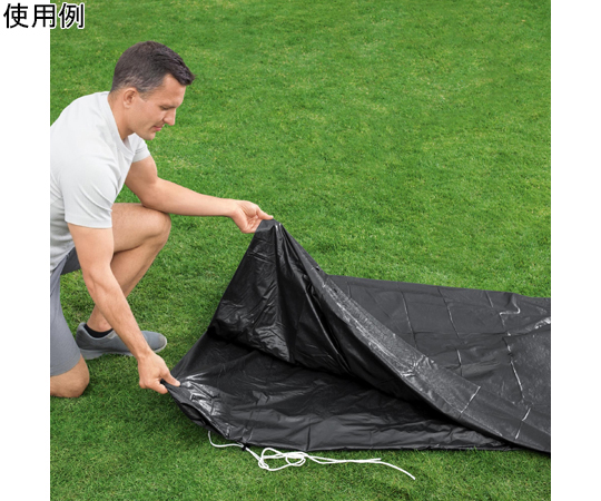 グランドプール 3.05m×76cm用 カバー 白い防水カバーが広げられた状態、四隅がしっかりと固定されている様子。