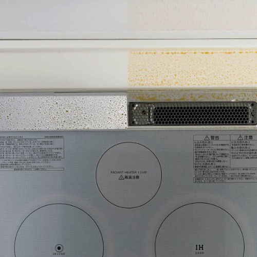 排気口カバー　排気口汚れ防止カバー　スライド式 滑らかな表面のカバーが取り付けられた状態