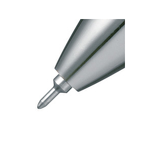 ゲルインクボールペン　ノック式エナージェル　0.5mm　赤　(軸色　シルバー)　1本 銀色の軸のペンが手に持たれている様子