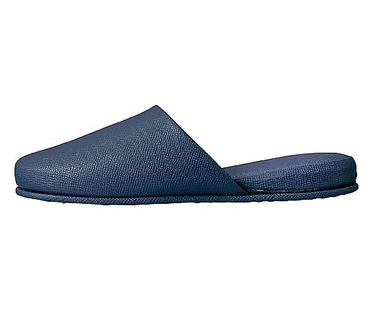 抗菌レザー調ビニールスリッパ ブラウン L 前面から見た滑らかな質感のブラウンスリッパが正方形の台に置かれている様子