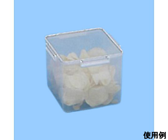 198x198x167mm/ 4.3L 密閉保存容器 透明な密閉保存容器が上から見える状態、内部が整理された様子が確認できる。