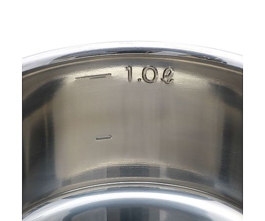 18-8 目盛付浅型キッチンポット 1.2L 金属製のポットが目盛り付きで横から見える状態