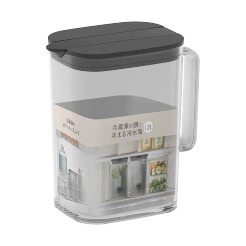 棚に収まる冷水筒 1.2L ブラック画像