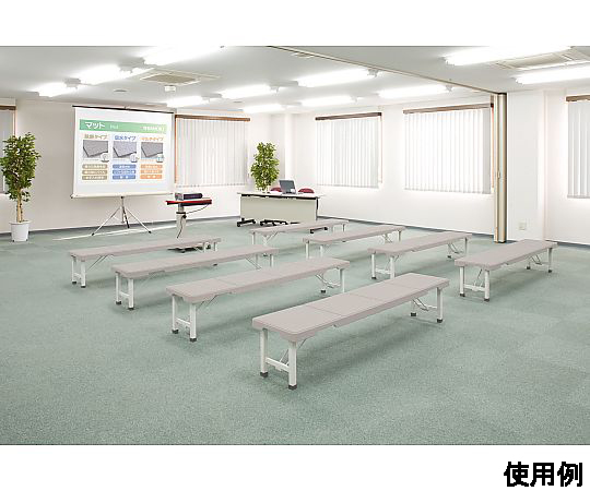 1800×400×365mm　ベンチ（折畳み式/グレー） 横から見た折りたたまれた状態のベンチ、グレーの布地が柔らかく、シンプルなデザインが際立つ。