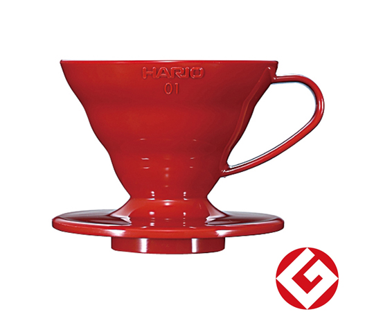 V60透過ドリッパー01 レッド 透明な素材で作られたドリッパーが自然光に照らされている様子