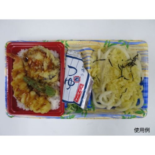 冷麺容器 SF弁当59 水沢本体(R) シーピー化成 [ケース販売] 透明な容器に盛り付けられた冷麺、新鮮な具材が彩り豊かに配置されている様子