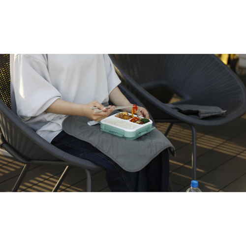 弁当箱　薄型弁当箱　抗菌フードマン500　1段　500ml　グリーン 上面が見える状態で、グリーンのボディとシンプルなデザインが特徴。