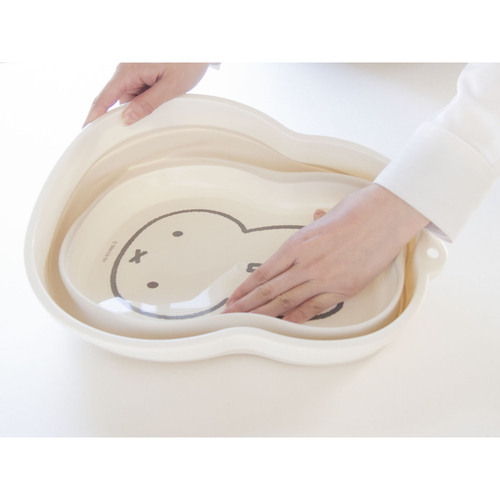 バケツ　miffy　折り畳み桶 色とりどりのデザインが施された折り畳まれた状態の容器