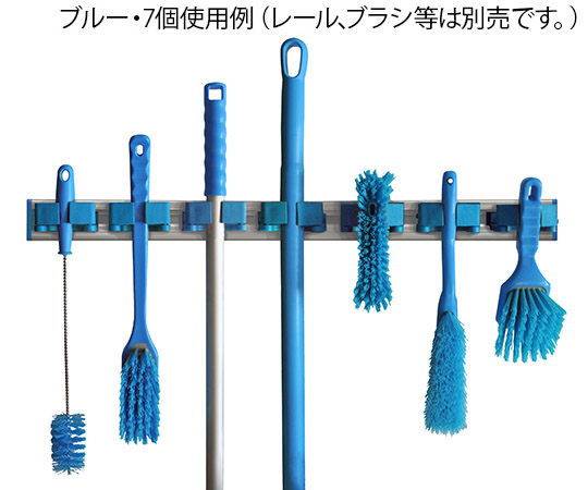 サーモンブラシハンガー大 イエロー 斜め上から見た時にインテリアとして彩りを加えている様子