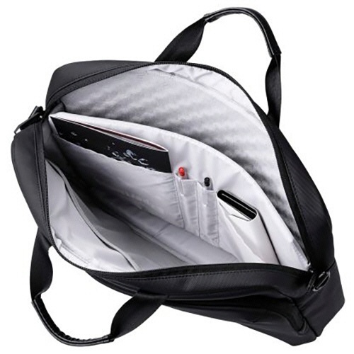 ブリーフバッグ　ZEROSHOCK　樹脂コート　15.6型対応　ブラック　1個 光沢のある黒い表面に施された樹脂コートのバッグが正面から見える状態。