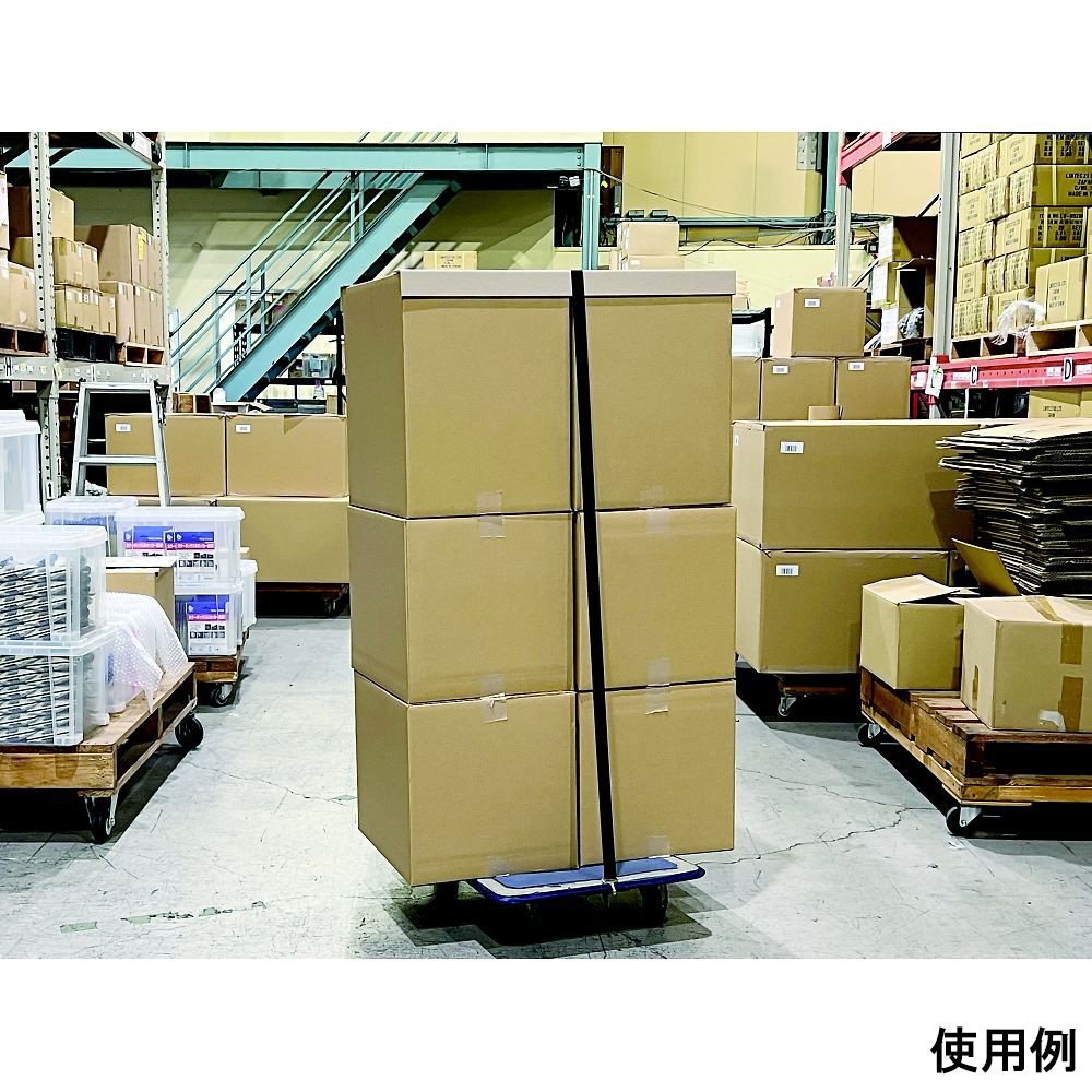台車荷落下防止4 商品の上部が鮮明に映され、カバー部分のテクスチャと固定具がクローズアップされている様子