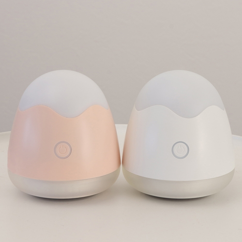 毛玉取り器　オーヴォ　充電式　ピンク ピンク色の本体と充電端子が見える横からのアングル
