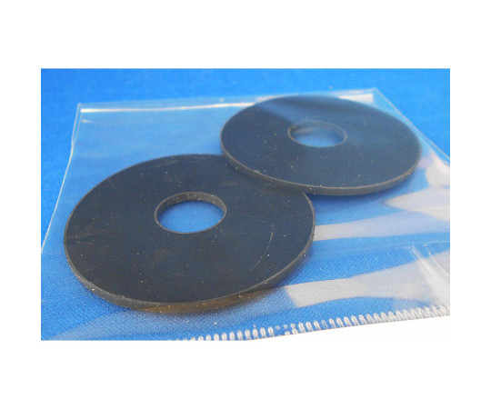 平パッキン 外径55mm×内径15mm 2個入 平らな状態で並べられた2個のパッキン、内径と外径が確認できる角度からの撮影