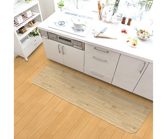 リモデルキッチン　RF544　約60cm×240cm 明るいキッチン設計の全体像、大きな作業台が特徴的な様子