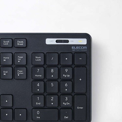 抗菌　無線薄型フルキーボード&マウス　ブラック　1セット 薄型デザインのフルキーボードとマウスが並んでいる様子