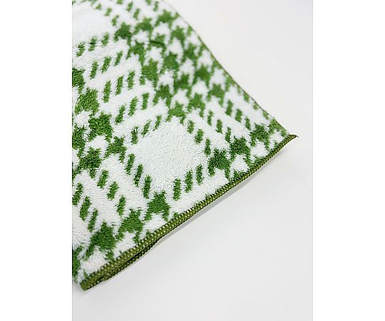 マイクロファイバーバスタオル ホリデー チドリ 60×120cm GREEN 1セット（10枚入） 複数のタオルが重ねられた状態で、鮮やかなグリーンのチェック柄が際立つ。