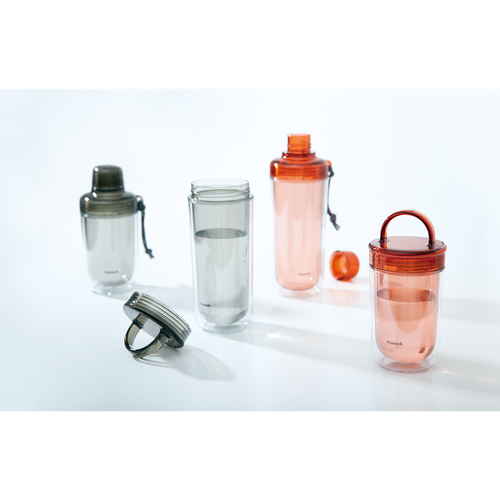 ウォーターボトル　クリアボトル　アクティブボトル　340ml　ブリック 透明な容器に水が入っている状態で、飲み口が上向きの角度から撮影されている。