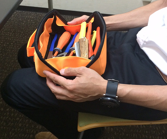 電気工事士試験キット ver.02 パッケージの開封状態で内容物が整然と並べられている様子