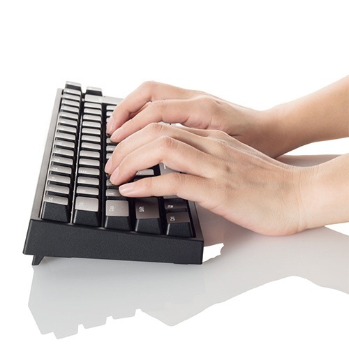 ProgresTouch　RETRO　TKL　メカニカルテンキーレスキーボード　日本語　CherryMX静音赤　1台 キーキャップのレトロデザインが特徴的な正面からのビュー