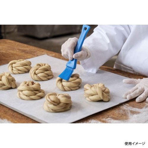 刷毛 ペストリーブラシ 555230 青 Vikan(ヴァイカン) [バラ販売] 鮮やかな青色のブラシが正面から見え、平らな毛先が滑らかに整えられている様子