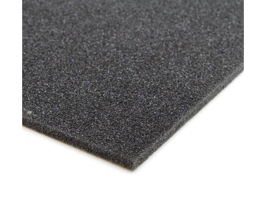 ウレタンフォーム 大判　黒　厚み5mm×幅500mm×長さ1000mm 黒い大判のウレタンフォームが平らに広げられた様子、端がきれいにカットされている。