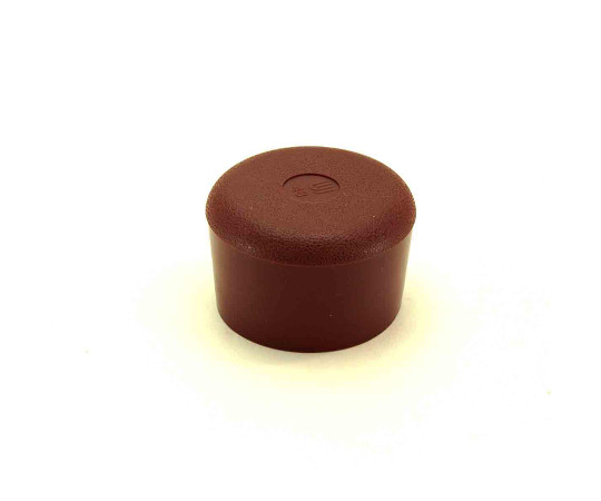 イスゴム　丸脚用　茶　対象脚サイズ48mm 丸いゴム製の脚カバーが茶色で、側面には滑らかな質感が見える状態