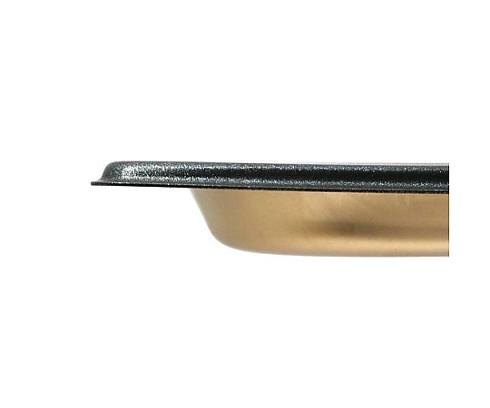 スギコ 18-8 スーパーデラックスパン 1/1サイズ ノンスティック加工 表面が滑らかなノンスティック加工のパンが横向きに置かれた状態