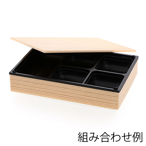アクタ 弁当容器 ワン折重(ソコ) 81×55 SP-5 黒 25枚 透明フィルムで包装され白いラベルが貼られた黒い長方形の容器が横向きに複数枚重ねられている様子