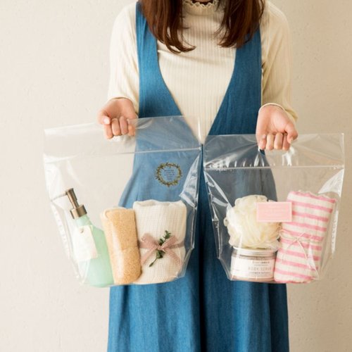 チャック付き袋 無地ジップ付バッグ-L(30枚) ヘッズ 透明なジップ付き袋が束になっている様子