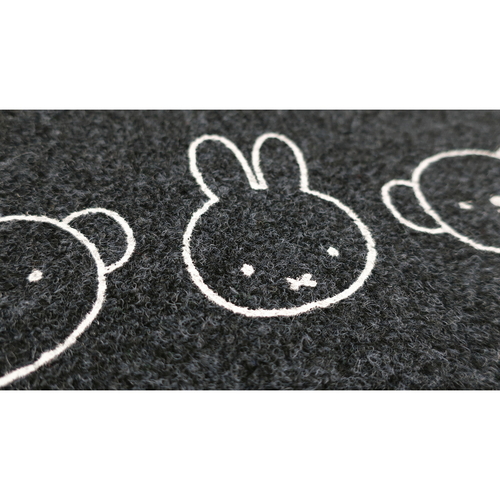 miffy屋内・屋外兼用玄関マット　ミッフィーとボリス ミッフィーとボリスが描かれた玄関マットの側面が見える状態