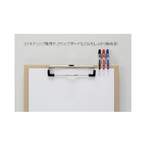 ジュース 0.5mm 赤 細長いスティック状で、先端が鮮やかな赤色のものが置かれている様子