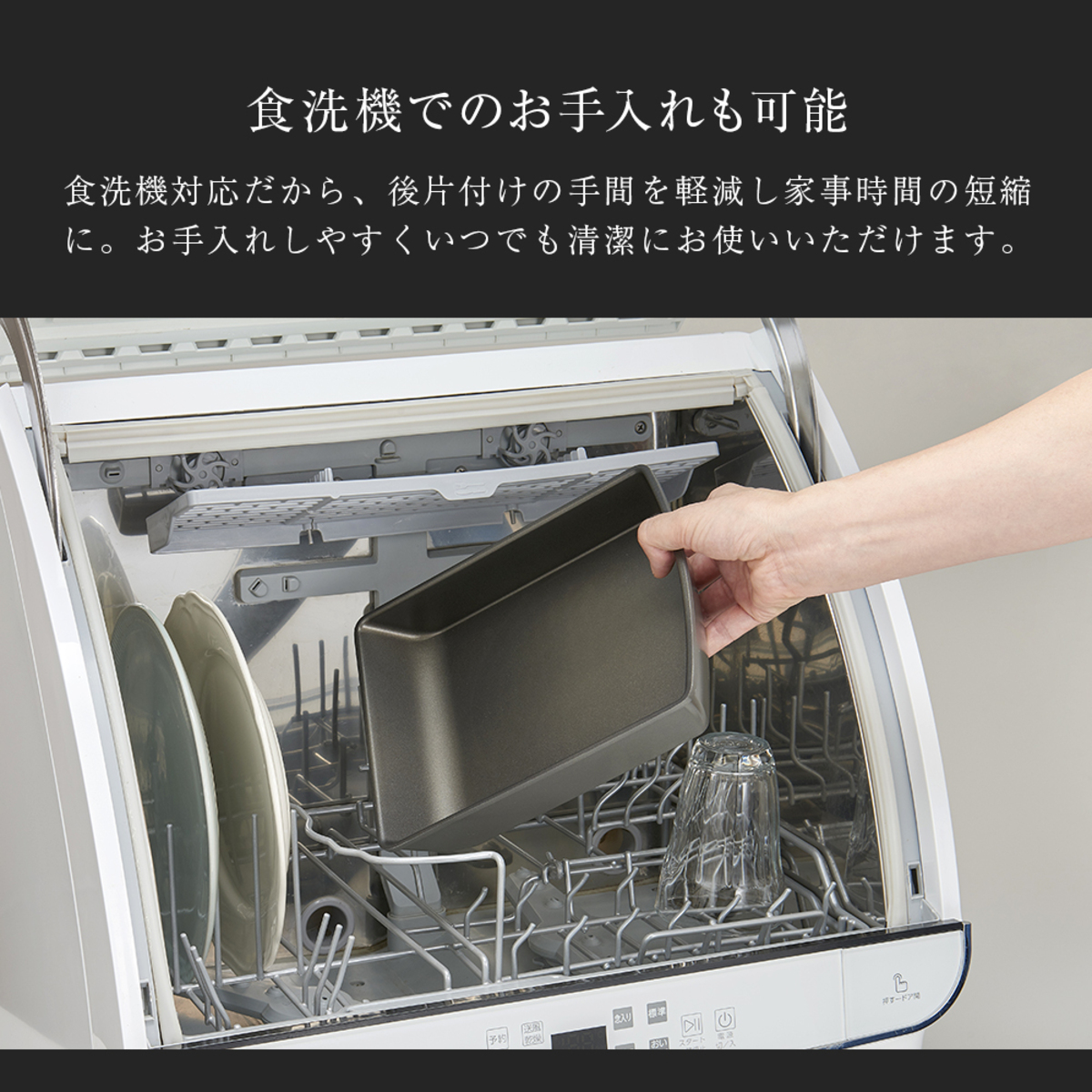 玉子焼き器　IH対応　着脱ハンドル式　チタンシェフ シルバーの表面に光沢があり、着脱ハンドルが付いた調理器具の上からのアングル