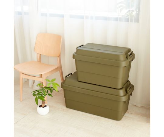 トランクカーゴ　70L　OD色 横向きに並べられた、しっかりとした素材の収納ボックス。