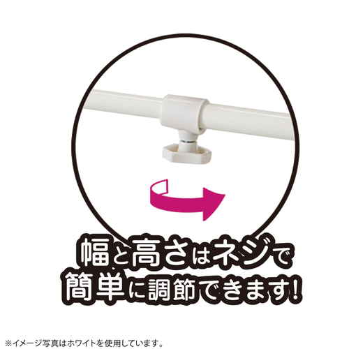 電子レンジラック　レンジ上ラック高さ・幅伸縮タイプ　ブラック 引き出し付きのラックが設置されたカウンタートップの様子