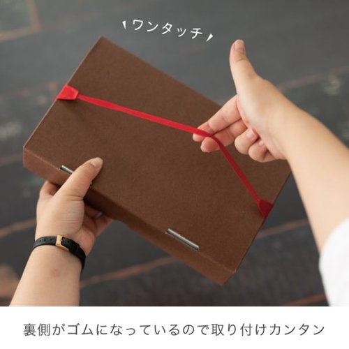 ギフト資材 サテンリボンゴムタッグゴールド-3(10個) ヘッズ 柔らかなサテン素材のリボンがゴムタッグに結び付けられた様子