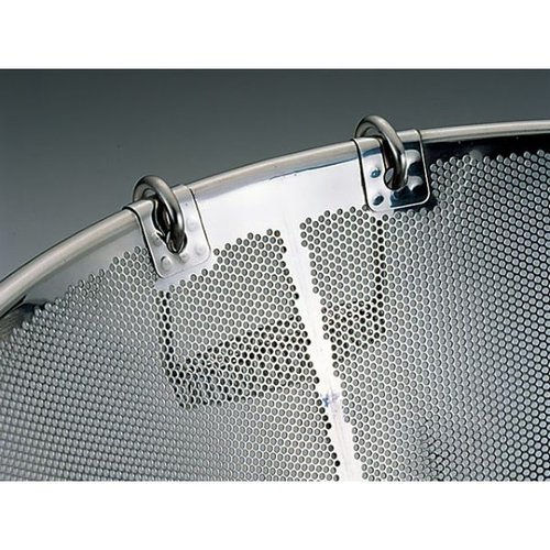 ザル UK 揚げザル・平底(補強付)60cm 【2.2φ】 YUKIWA 直立した平底の揚げザル、補強付きのフレームが特徴的な状態。