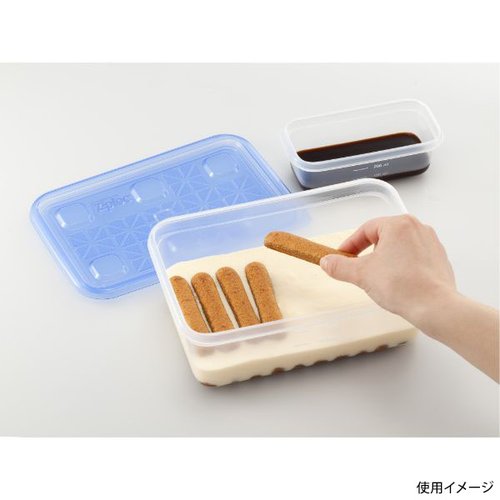 保存容器 ジップロック コンテナー 長方形1900ml 1個入 旭化成ホームプロダクツ 透明な容器が正面から見える状態で、蓋がしっかり閉じられている。