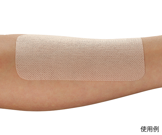 シルキーポア® ベージュ 10号 10.0cm×10m 1箱（3巻入） パッケージの上部が見える状態で、透明なフィルムに包まれた3巻入りの製品。