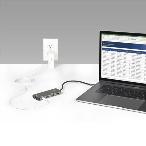 USB　Type-C　マルチハブ　グレー　1個 端子が見える側面のクローズアップ