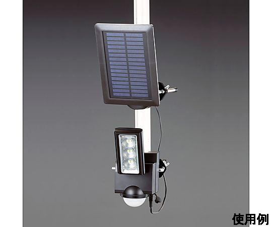 1灯 LEDセンサーライト(ソーラー充電式) バッテリー部分が見える角度での横からのショット