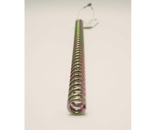 鉄押しバネ　線径2mm×外径12mm×自由長210mm 光沢のある金属製のバネが直立している様子