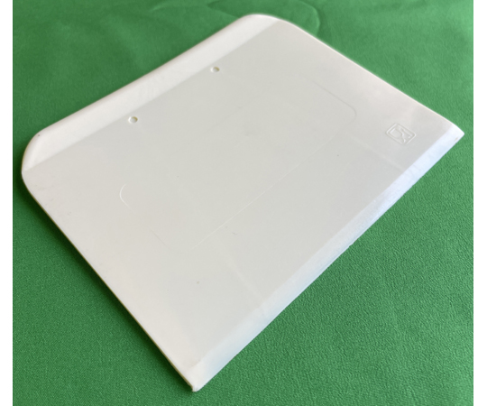 スケッパー ラクレット 120×100mm 横から見た刃先が滑らかなアイテム