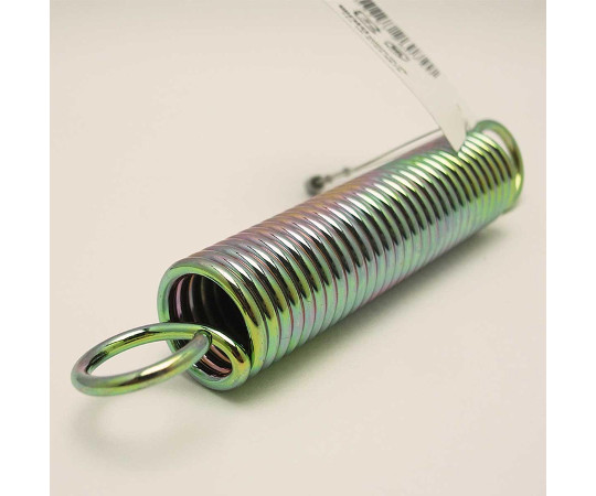 鉄引きバネ　線径2.6mm×外径20mm×自由長113mm 右側から撮影された、真ん中に穴が開いた金属製のバネ